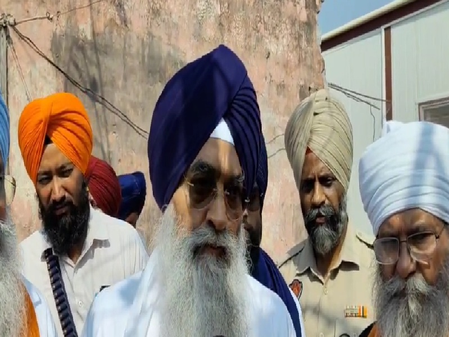 रूमाल खरीदने में पैसा न करें बर्बाद, सच्चखंड श्री हरमंदिर साहिब के मुख्य ग्रंथी ज्ञानी रघुबीर सिंह ने की खास अपील रूमाल खरीदने में पैसा न करें बर्बाद, सच्चखंड श्री हरमंदिर साहिब के मुख्य ग्रंथी ज्ञानी रघुबीर सिंह ने की खास अपील