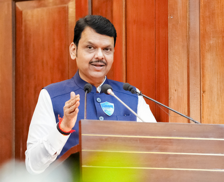 महाराष्ट्र के सीएम देवेंद्र फडणवीस ने की एआई महाभारत एक धर्मयुद्ध की तारीफ महाराष्ट्र के सीएम देवेंद्र फडणवीस ने की एआई महाभारत एक धर्मयुद्ध की तारीफ