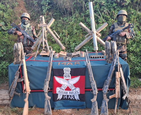 हथियार तस्करों के खिलाफ असम राइफल्स  की बड़ी कार्रवाई, मिजोरम के सैकुम्फई से भारी मात्रा में गोला-बारूद बरामद हथियार तस्करों के खिलाफ असम राइफल्स  की बड़ी कार्रवाई, मिजोरम के सैकुम्फई से भारी मात्रा में गोला-बारूद बरामद