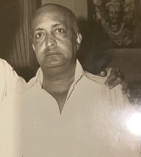 ट्यूशन पढ़ाकर जीवन गुजारते थे अनजान, फिर ऐसे बन गए बॉलीवुड के सुपरहिट गीतों के जादूगर ट्यूशन पढ़ाकर जीवन गुजारते थे अनजान, फिर ऐसे बन गए बॉलीवुड के सुपरहिट गीतों के जादूगर