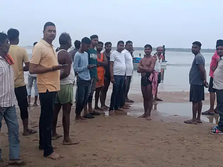 झारखंड पलामू में सोन नदी में डूबने से तीन युवकों की मौत, शव बरामद झारखंड पलामू में सोन नदी में डूबने से तीन युवकों की मौत, शव बरामद