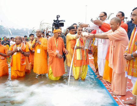 छठ पूजा: मुख्यमंत्री योगी बोले- लखनऊ का कोई ड्रेनेज या सीवर गोमती में नहीं गिरेगा