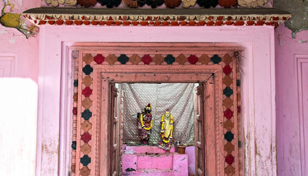 मथुरा का वो प्राचीन मंदिर, जो शूर्पणखा के श्रीकृष्ण से भेंट का है गवाह मथुरा का वो प्राचीन मंदिर, जो शूर्पणखा के श्रीकृष्ण से भेंट का है गवाह