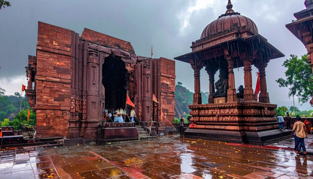 भोजपुर का रहस्यमयी शिव मंदिर, जहां जलहरी पर चढ़कर होता है शिवलिंग का अभिषेक भोजपुर का रहस्यमयी शिव मंदिर, जहां जलहरी पर चढ़कर होता है शिवलिंग का अभिषेक