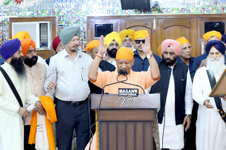 गुरु परंपरा ने भारत को दिया त्याग और बलिदान का संदेश  सीएम योगी गुरु परंपरा ने भारत को दिया त्याग और बलिदान का संदेश  सीएम योगी
