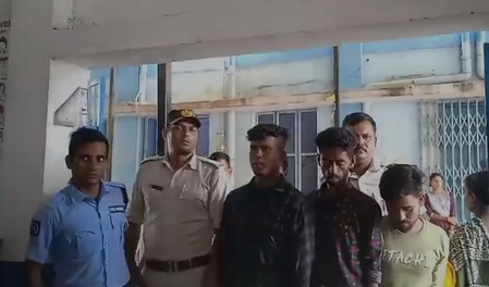 पश्चिम बंगाल  नादिया सीमा पर घुसपैठ की कोशिश में बीएसएफ ने तीन बांग्लादेशी पकड़े, कई फरार पश्चिम बंगाल  नादिया सीमा पर घुसपैठ की कोशिश में बीएसएफ ने तीन बांग्लादेशी पकड़े, कई फरार