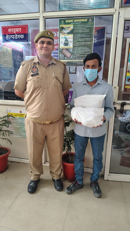 डेढ़ करोड़ की चरस के साथ तस्कर गिरफ्तार, साथी की तलाश में पुलिस, शेयर बाजार में लगाते थे पैसे डेढ़ करोड़ की चरस के साथ तस्कर गिरफ्तार, साथी की तलाश में पुलिस, शेयर बाजार में लगाते थे पैसे