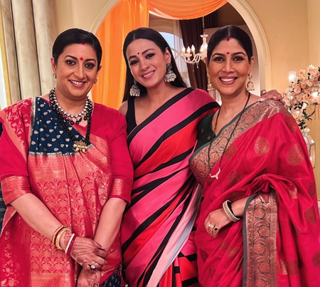 <div>Kyunki Saas Bhi...'s Barkha Bisht feels “blessed” to share the frame with Smriti Irani, Sakshi Tanwar</div>