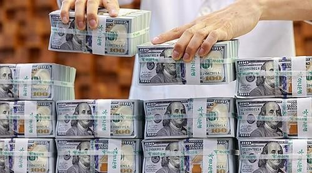 Foreign currency deposits in S. Korea fall in Sept. on overseas investment: BOK Foreign currency deposits in S. Korea fall in Sept. on overseas investment: BOK