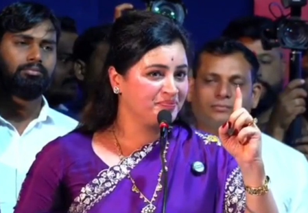 महाराष्ट्र  पूर्व सांसद नवनीत राणा को जान से मारने की धमकी, पुलिस कर रही जांच महाराष्ट्र  पूर्व सांसद नवनीत राणा को जान से मारने की धमकी, पुलिस कर रही जांच