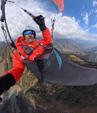 विशाल ददलानी की नई खोज, संगीत के बाद पैराग्लाइडिंग में मिला रोमांच विशाल ददलानी की नई खोज, संगीत के बाद पैराग्लाइडिंग में मिला रोमांच