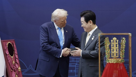 साउथ कोरिया में शांतिदूत ट्रंप को ताज और ग्रैंड ऑर्डर ऑफ मुगुंगवा सम्मान साउथ कोरिया में शांतिदूत ट्रंप को ताज और ग्रैंड ऑर्डर ऑफ मुगुंगवा सम्मान