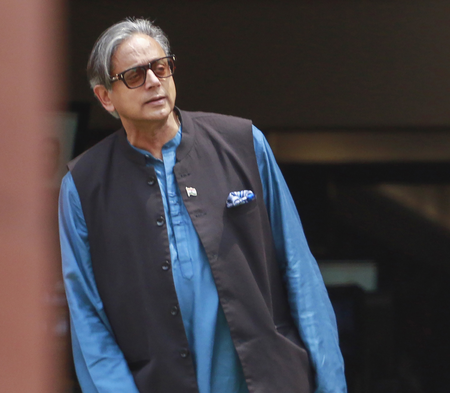 Here’s why Shashi Tharoor reminded Karan Johar and Malaika Arora they haven’t met in a while Here’s why Shashi Tharoor reminded Karan Johar and Malaika Arora they haven’t met in a while