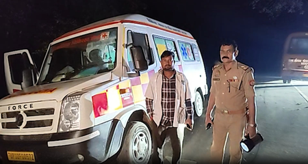 बहराइच नाव हादसा  रेस्क्यू अभियान में जुटी एनडीआरएफ और एसडीआरएफ की टीमें, लापता लोगों की तलाश बहराइच नाव हादसा  रेस्क्यू अभियान में जुटी एनडीआरएफ और एसडीआरएफ की टीमें, लापता लोगों की तलाश