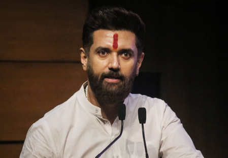 उन्हें शर्म आनी चाहिए, पीएम मोदी के खिलाफ टिप्पणी पर राहुल गांधी को चिराग पासवान का जवाब उन्हें शर्म आनी चाहिए, पीएम मोदी के खिलाफ टिप्पणी पर राहुल गांधी को चिराग पासवान का जवाब