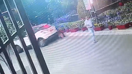 ग्रेटर नोएडा में रैश ड्राइविंग का मामला बैक करते वक्त महिला पर चढ़ाई कार, दोनों पैर टूटे