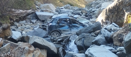 हिमाचल प्रदेश  चुराह में दर्दनाक कार हादसे में तीन की मौत, दो घायल