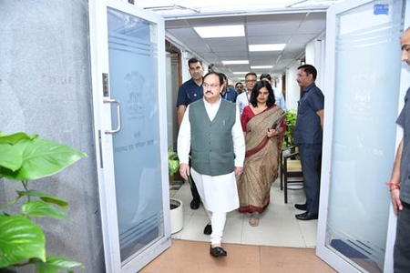 दिल्ली जेपी नड्डा ने विशेष अभियान 5.0 की प्रगति की समीक्षा की, कार्यालय परिसर का निरीक्षण किया दिल्ली जेपी नड्डा ने विशेष अभियान 5.0 की प्रगति की समीक्षा की, कार्यालय परिसर का निरीक्षण किया