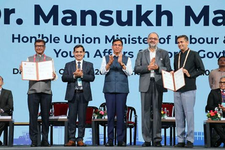 भारत की समुद्री शक्ति बंदरगाहों और जहाजों के साथ उसके मानव संसाधन में निहित मनसुख मंडाविया भारत की समुद्री शक्ति बंदरगाहों और जहाजों के साथ उसके मानव संसाधन में निहित मनसुख मंडाविया