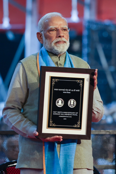 स्टैच्यू ऑफ यूनिटी  पीएम मोदी ने 150वीं जयंती पर स्मारक सिक्का अनावरण किया स्टैच्यू ऑफ यूनिटी  पीएम मोदी ने 150वीं जयंती पर स्मारक सिक्का अनावरण किया