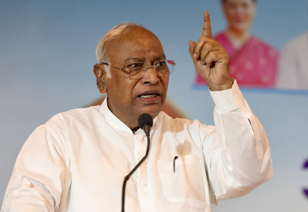 मल्लिकार्जुन खड़गे ने इंदिरा गांधी को किया याद, बताया प्रेरणा का स्रोत मल्लिकार्जुन खड़गे ने इंदिरा गांधी को किया याद, बताया प्रेरणा का स्रोत