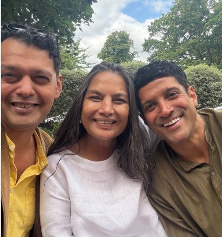 शबाना आजमी ने फैंस को मिलवाया अपने दो अनमोल रतन से, जानिए कौन हैं ये? शबाना आजमी ने फैंस को मिलवाया अपने दो अनमोल रतन से, जानिए कौन हैं ये?