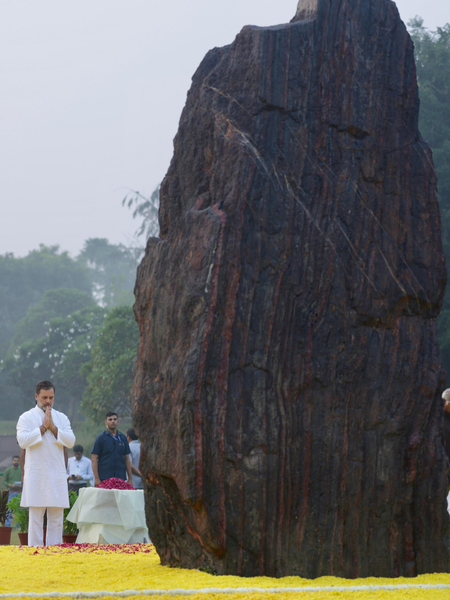 भारत की इंदिरा-निडर, दृढ़ और अटल  दिवंगत प्रधानमंत्री की पुण्यतिथि पर राहुल गांधी ने दी श्रद्धांजलि भारत की इंदिरा-निडर, दृढ़ और अटल  दिवंगत प्रधानमंत्री की पुण्यतिथि पर राहुल गांधी ने दी श्रद्धांजलि