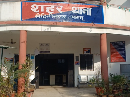 झारखंड पलामू में श्मशान घाट के पास नवजात का कटा सिर मिलने से सनसनी, नहीं हो सकी शिनाख्त झारखंड पलामू में श्मशान घाट के पास नवजात का कटा सिर मिलने से सनसनी, नहीं हो सकी शिनाख्त