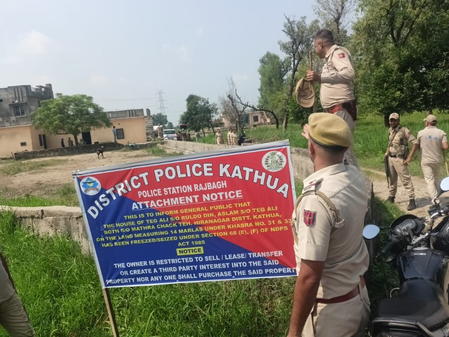 जम्मू-कश्मीर कठुआ में ड्रग तस्कर मोहम्मद असलम की 86 लाख रुपए की संपत्ति कुर्क जम्मू-कश्मीर कठुआ में ड्रग तस्कर मोहम्मद असलम की 86 लाख रुपए की संपत्ति कुर्क