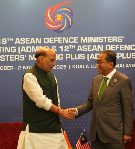 Rajnath Singh, Malaysian counterpart discuss ways to strengthen bilateral defence ties Rajnath Singh, Malaysian counterpart discuss ways to strengthen bilateral defence ties