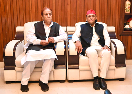 Azam Khan defends Akhilesh ties in post-jail expose (Lead) Azam Khan defends Akhilesh ties in post-jail expose (Lead)
