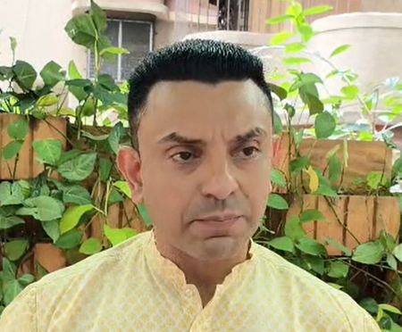 राज ठाकरे की राजनीति अब एक पेंडुलम की तरह हो गई है  तहसीन पूनावाला राज ठाकरे की राजनीति अब एक पेंडुलम की तरह हो गई है  तहसीन पूनावाला