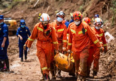 Death toll in China landslide rises to 20 (Lead)