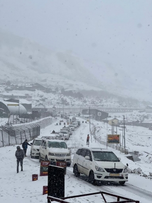 Nearly 800 people stranded in East Sikkim following sudden snowstorm evacuated
