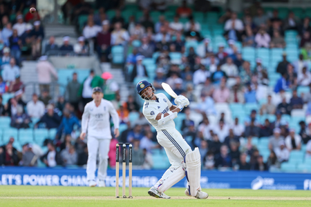 5th Test: Jaiswal’s fifty, Siraj and Prasidh four-fers keep India just ahead of England (ld)