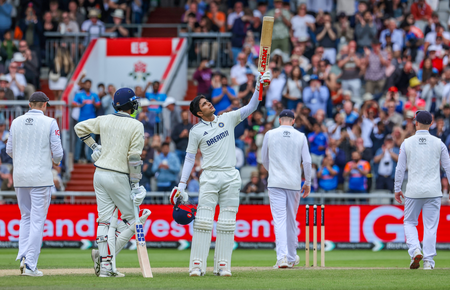 गिल ने टेस्ट कप्तान के रूप में चौथा शतक लगाकर ब्रैडमैन के रिकॉर्ड की बराबरी की
