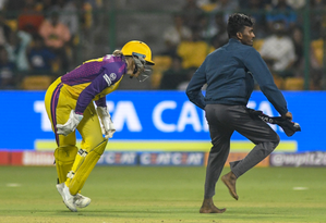 WPL 2024: Alyssa Healy tackles pitch invader during UP Warriorz-Mumbai Indians game