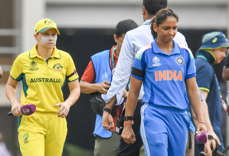 महिला विश्व कप  आखिर क्यों बांह पर काली पट्टी बांधकर उतरे भारत और ऑस्ट्रेलिया के प्लेयर्स?