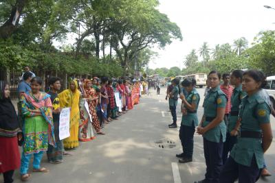 Bangladesh: Garment factory workers stage protest over suspension of employees Bangladesh: Garment factory workers stage protest over suspension of employees