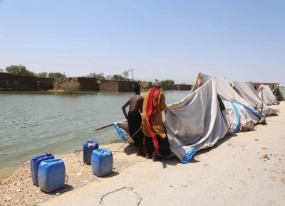<div>Floods affect 4.2 million in Pakistan's Punjab province, leaders busy politicising relief efforts</div>