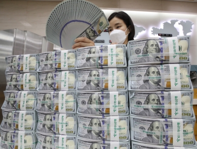 Over half of midsized firms in S. Korea report profit decline in H1: Data