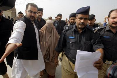 Pakistan: Police raids homes of Afghan refugees in Islamabad, arrests several people Pakistan: Police raids homes of Afghan refugees in Islamabad, arrests several people