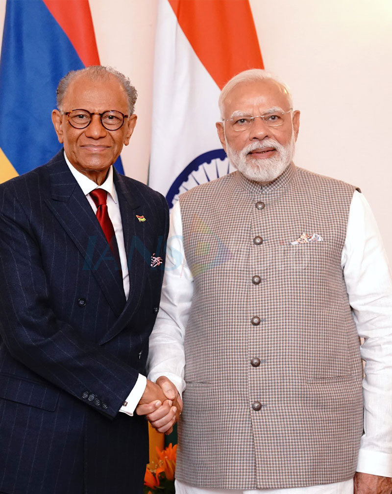 PM Modi meets Mauritius PM Navinchandra Ramgoolam