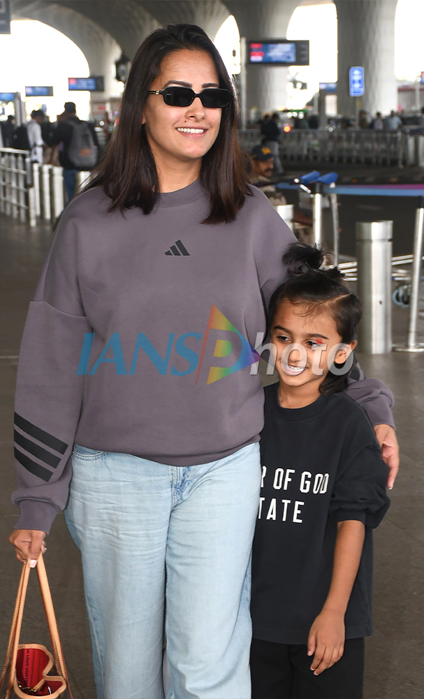 Anita Hassanandani Spotted at Airport