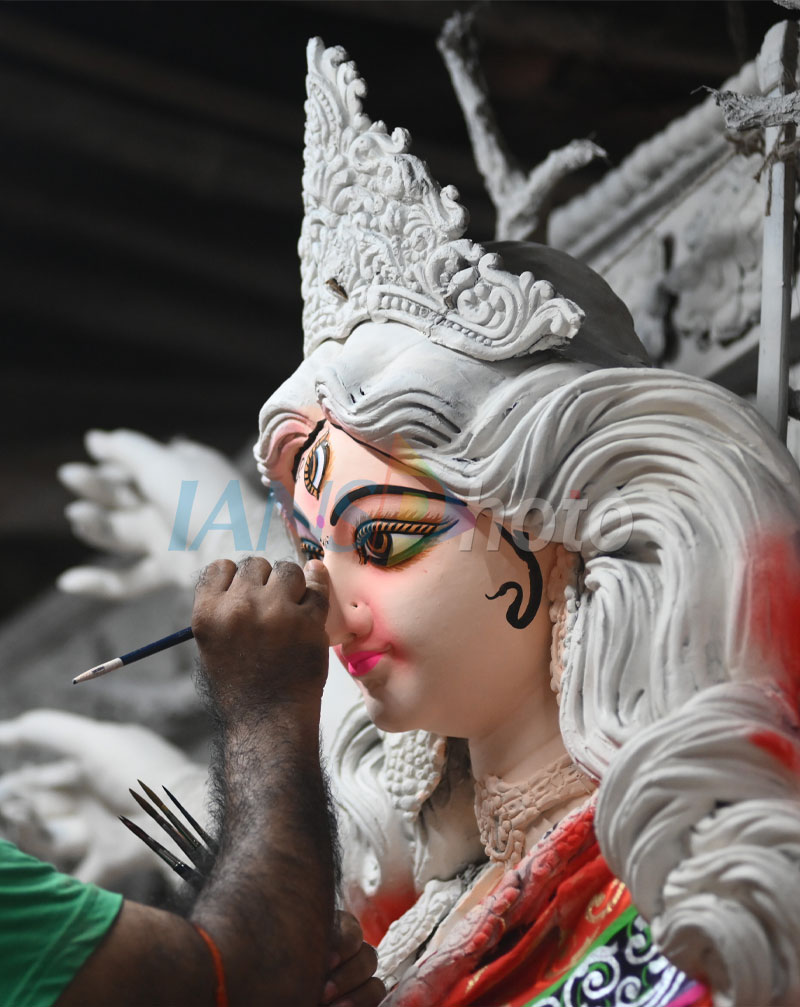 Artisan prepares Durga idol ahead of Durga Puja